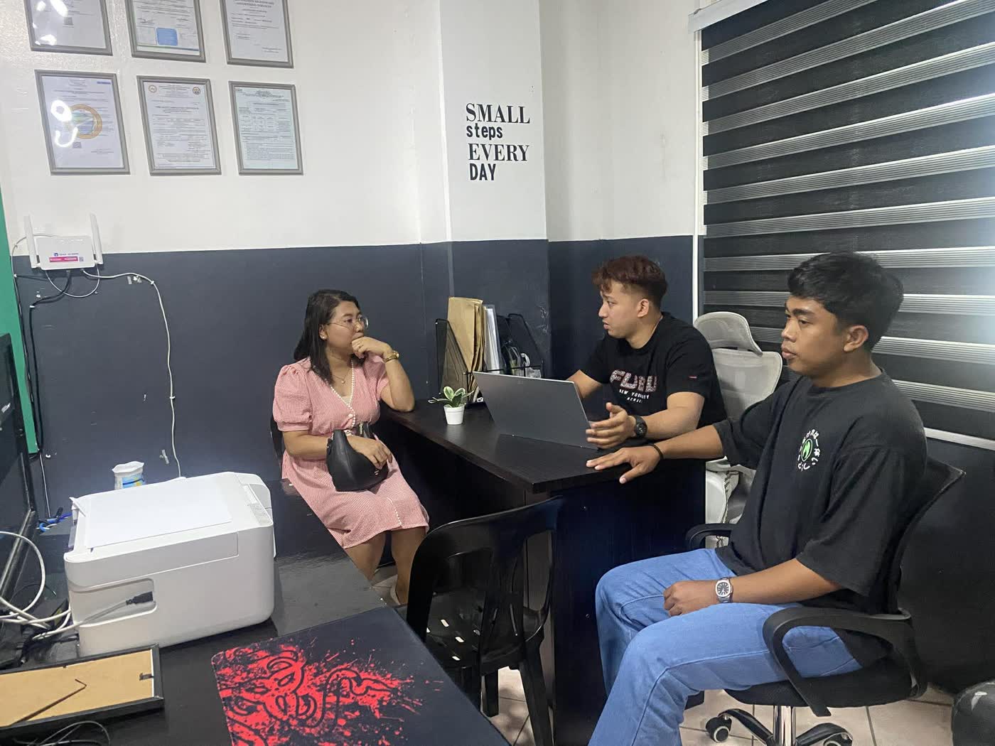 One-on-one coaching: a client and two coaches reviewing her system on a laptop